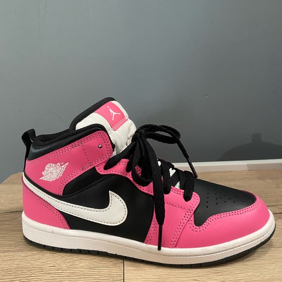 Hot pink Jordan 4 slightly worn in great condition - Picture 3 of 6